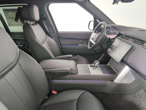 2025 Land Rover Range Rover P530 SE