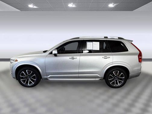 Bright Silver Metallic 2018 Volvo XC90 T6 Momentum