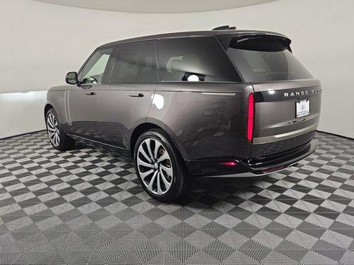 2025 Land Rover Range Rover P530 SE