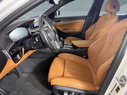 Alpine White 2021 BMW 530 530i