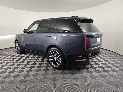 2025 Land Rover Range Rover P550e SE
