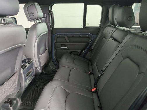 2025 Land Rover Defender 110 P400 X-Dynamic SE