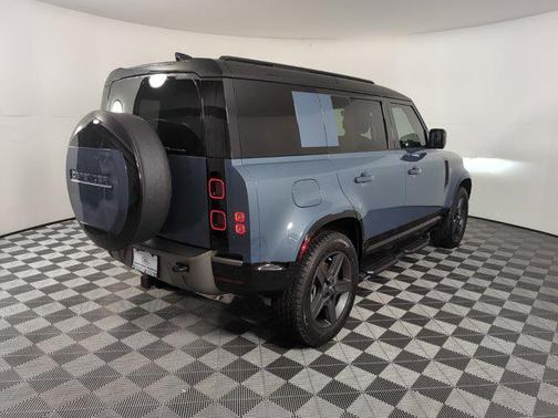 2025 Land Rover Defender 110 P400 X-Dynamic SE