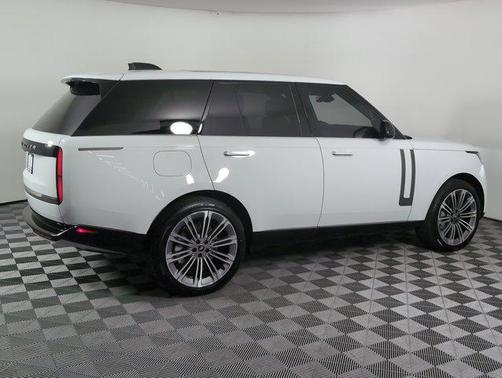 2025 Land Rover Range Rover P530 SE