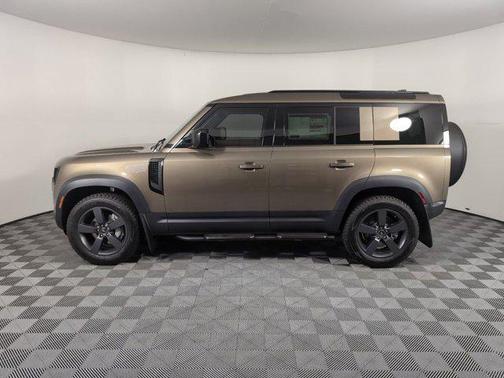 2025 Land Rover Defender 110 P400 S