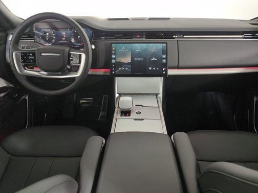 2025 Land Rover Range Rover P615 SV