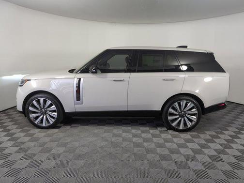 2025 Land Rover Range Rover P615 SV