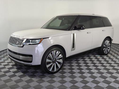 2025 Land Rover Range Rover P615 SV