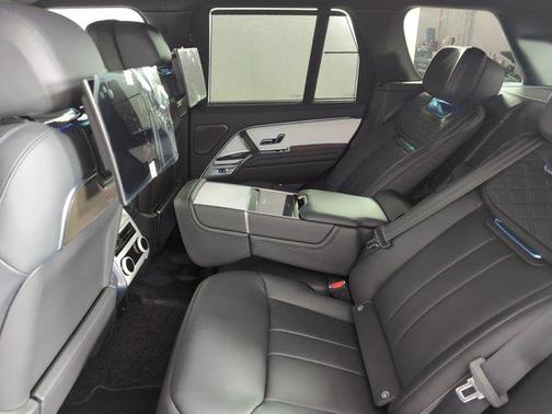 2025 Land Rover Range Rover P615 SV