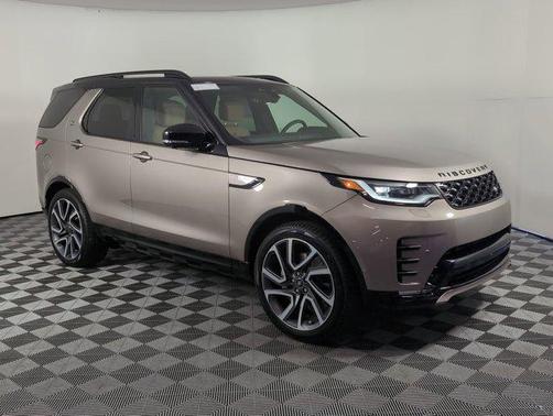 2025 Land Rover Discovery P300 Dynamic SE