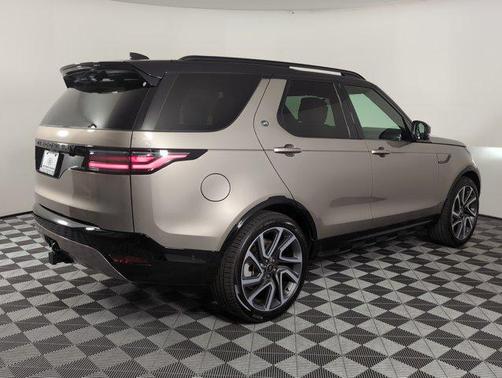 2025 Land Rover Discovery P300 Dynamic SE