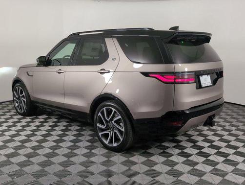 2025 Land Rover Discovery P300 Dynamic SE