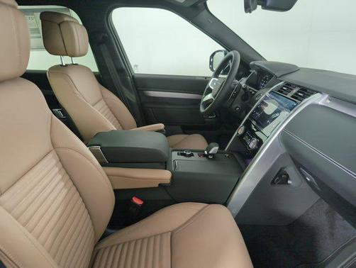 2025 Land Rover Discovery P300 Dynamic SE