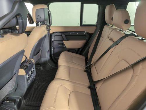 2025 Land Rover Defender 110 P400 X-Dynamic SE