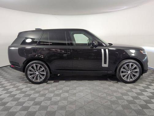 2025 Land Rover Range Rover P550e Autobiography