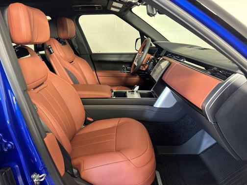 2025 Land Rover Range Rover P615 SV