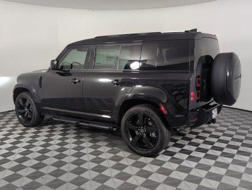 2025 Land Rover Defender 110 P400 X-Dynamic SE