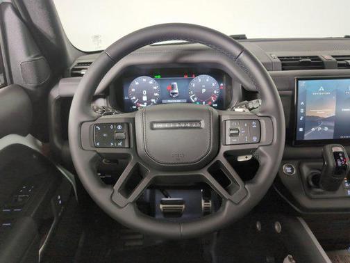 2025 Land Rover Defender V8