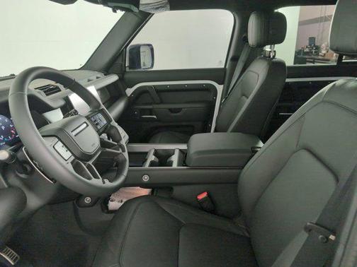 2025 Land Rover Defender V8