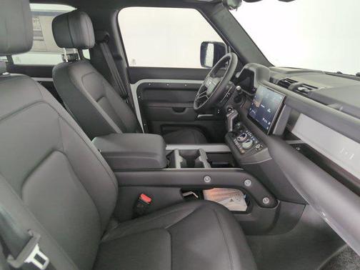 2025 Land Rover Defender V8