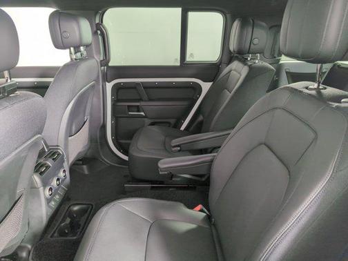 2025 Land Rover Defender V8