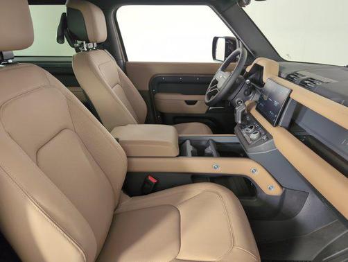 2025 Land Rover Defender 90 P400 X-Dynamic SE
