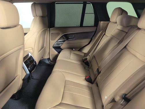 2025 Land Rover Range Rover P400 SE