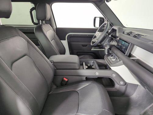2024 Land Rover Defender 90 P400 X-Dynamic SE