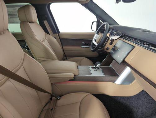 2025 Land Rover Range Rover P400 SE
