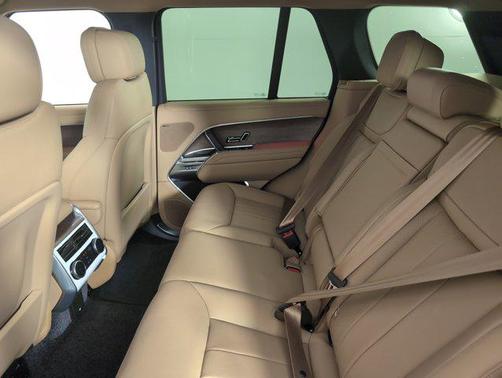 2025 Land Rover Range Rover P400 SE