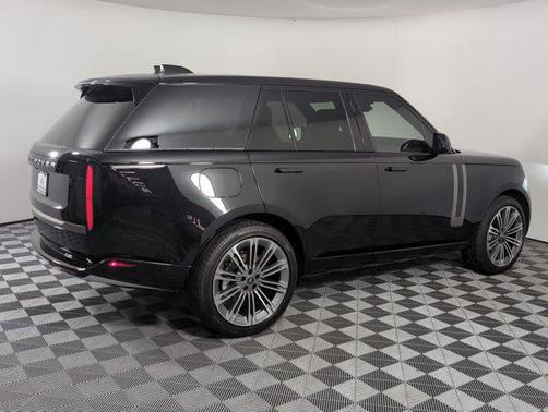 2025 Land Rover Range Rover P400 SE