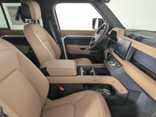 2025 Land Rover Defender 110 P400 X-Dynamic SE