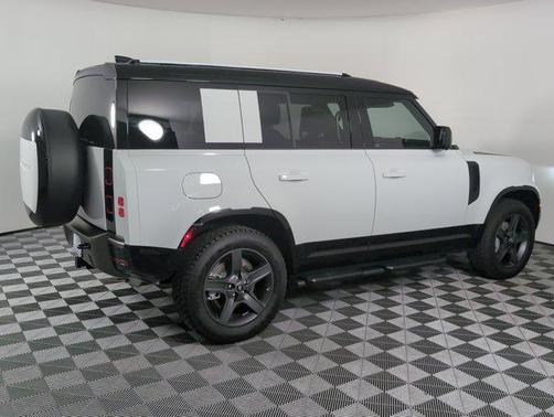 2025 Land Rover Defender 110 P400 X-Dynamic SE