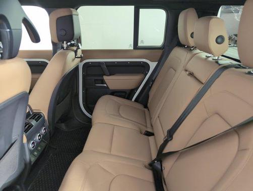 2025 Land Rover Defender 110 P400 X-Dynamic SE