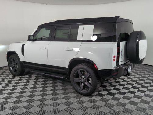 2025 Land Rover Defender 110 P400 X-Dynamic SE