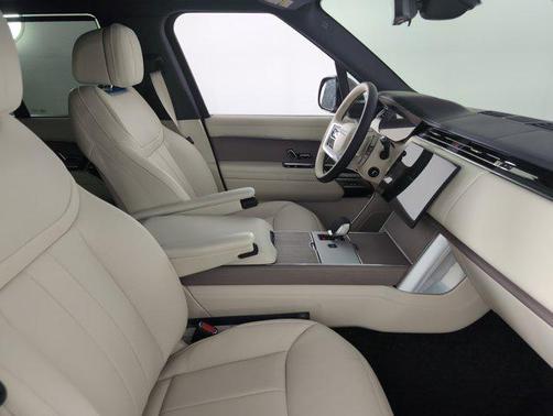 2025 Land Rover Range Rover P400 SE