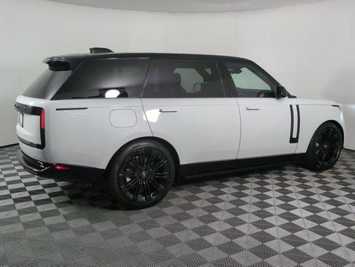 2025 Land Rover Range Rover P400 SE 7 Seat