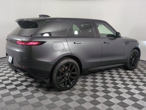 2025 Land Rover Range Rover Sport SE