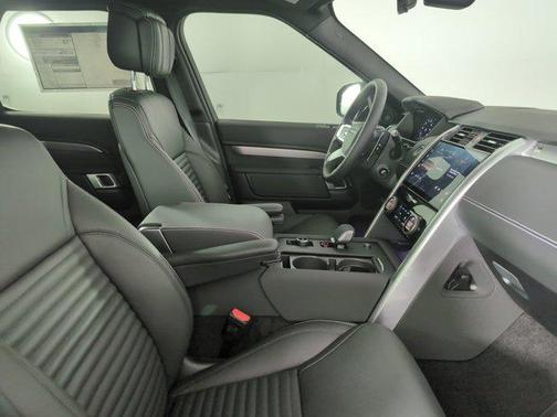 2025 Land Rover Discovery P360 Dynamic SE