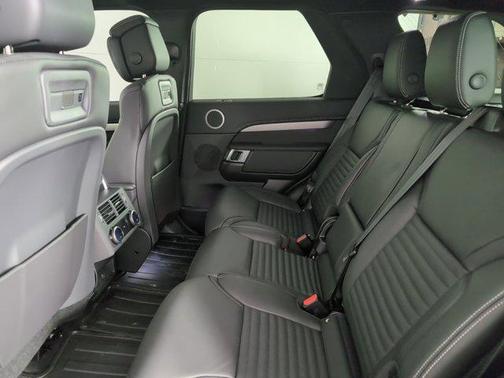 2025 Land Rover Discovery P300 Dynamic SE