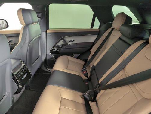 2025 Land Rover Range Rover Sport SE