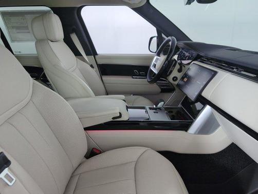 2025 Land Rover Range Rover P400 SE