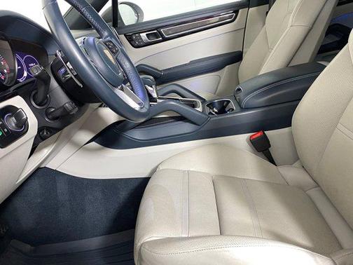 2023 Porsche Cayenne Platinum Edition