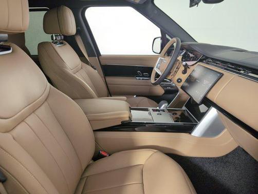 2025 Land Rover Range Rover P400 SE 7 Seat