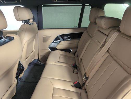 2025 Land Rover Range Rover P400 SE 7 Seat