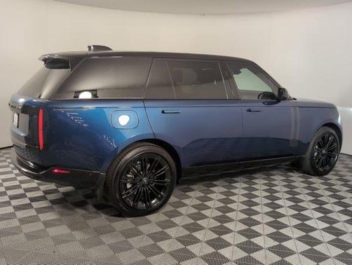 2025 Land Rover Range Rover P400 SE 7 Seat