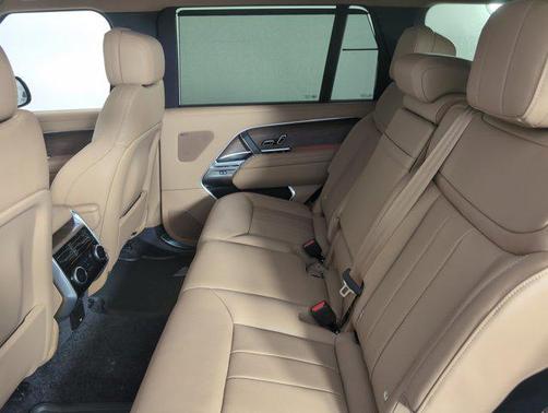 2025 Land Rover Range Rover P530 SE 7 Seat