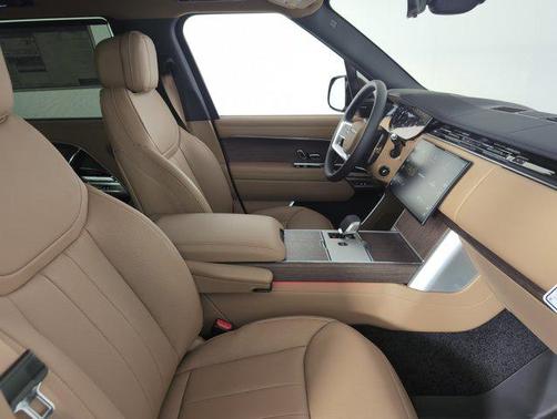 2025 Land Rover Range Rover P530 SE 7 Seat