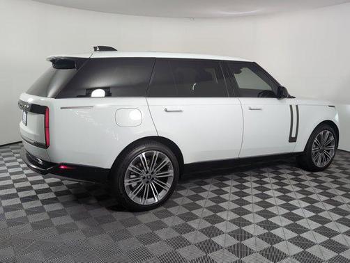 2025 Land Rover Range Rover P530 SE 7 Seat