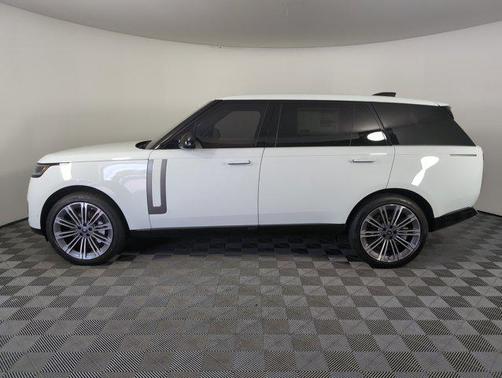 2025 Land Rover Range Rover P530 SE 7 Seat